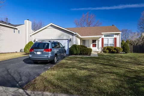 1882 Blossom Ridge Dr, Bolingbrook, IL 60490