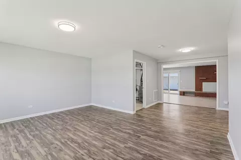 Living - 16524 Sawyer Ave, Markham, IL 60428 photo 3 of 9
