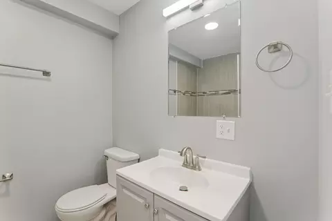 Bath - 16524 Sawyer Ave, Markham, IL 60428 photo 2 of 2