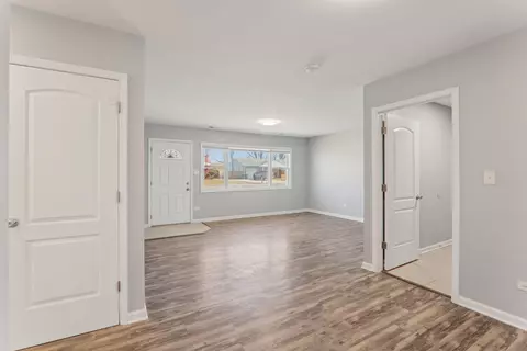 Living - 16524 Sawyer Ave, Markham, IL 60428 photo 8 of 9