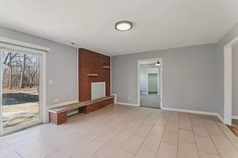 Living - 16524 Sawyer Ave, Markham, IL 60428 photo 2 of 9