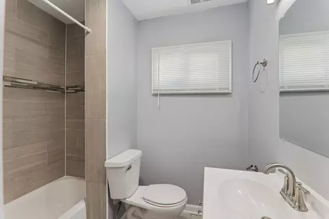 Bath - 16524 Sawyer Ave, Markham, IL 60428 photo 1 of 2