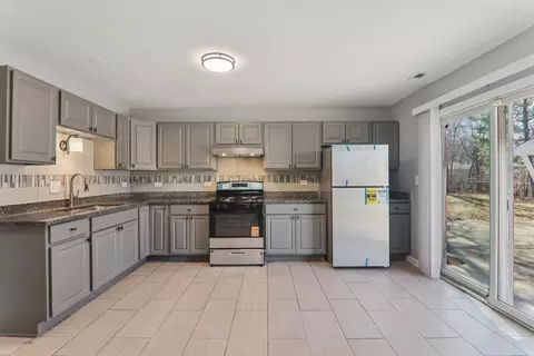 Kitchen - 16524 Sawyer Ave, Markham, IL 60428 photo 2 of 3