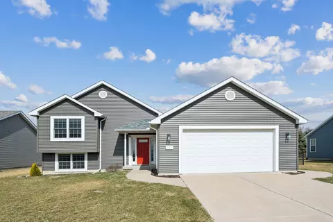 414 W Meadow Ln, Walcott, IA 52773
