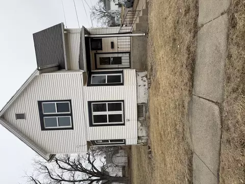 719 S Walnut Ave, Freeport, IL 61032