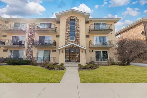 8830 Mobile Ave #201, Oak Lawn, IL 60453