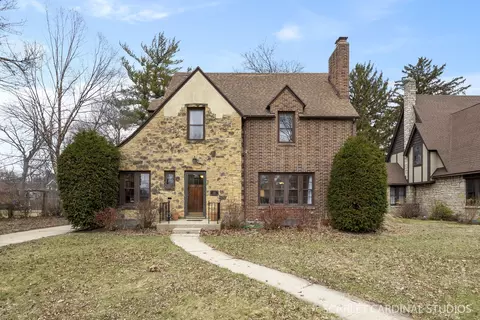 355 Lawndale Ave, Aurora, IL 60506