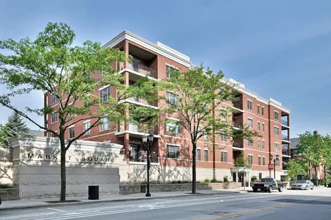 210 N Addison Ave #301, Elmhurst, IL 60126