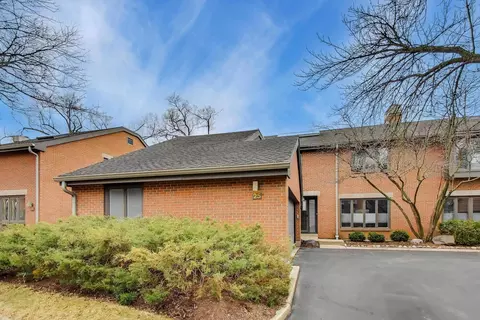 25 Park Ln, Park Ridge, IL 60068