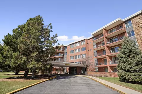 16 E Old Willow Rd #223S, Prospect Heights, IL 60070