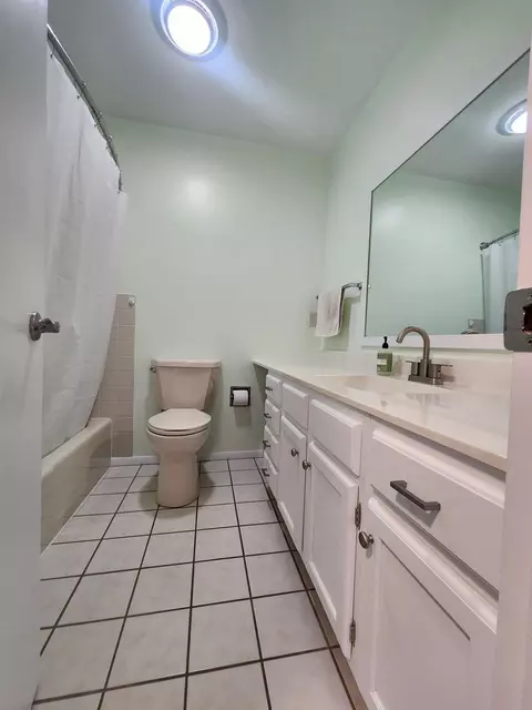 Bath - 2917 Everett Ln, Byron, IL 61010 photo 2 of 2