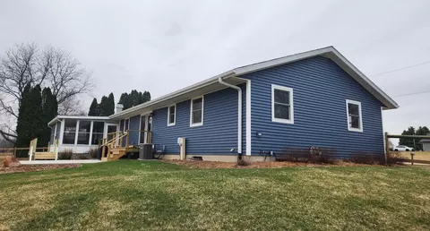 Exterior - 2917 Everett Ln, Byron, IL 61010 photo 3 of 5