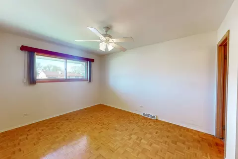 Bedroom - 521 Sandy Ln, Des Plaines, IL 60016 photo 1 of 8