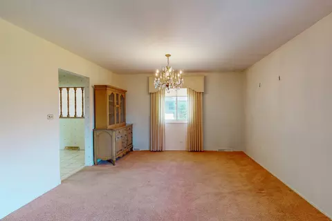 Dining - 521 Sandy Ln, Des Plaines, IL 60016 photo 1 of 1