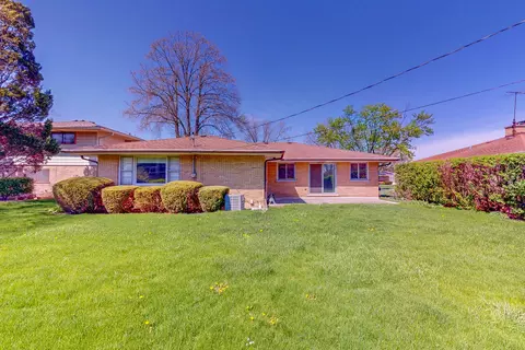 Exterior - 521 Sandy Ln, Des Plaines, IL 60016 photo 2 of 2