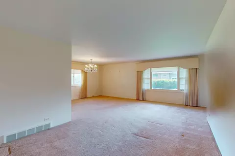 Living - 521 Sandy Ln, Des Plaines, IL 60016 photo 1 of 5