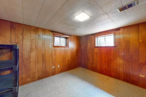 Bedroom - 521 Sandy Ln, Des Plaines, IL 60016 photo 7 of 8