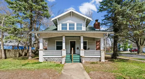 118 E William St, Monticello, IL 61856