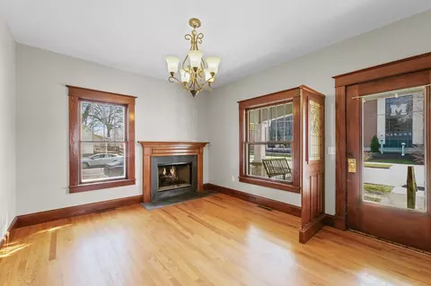 118 E William St, Monticello, IL 61856 photo 4