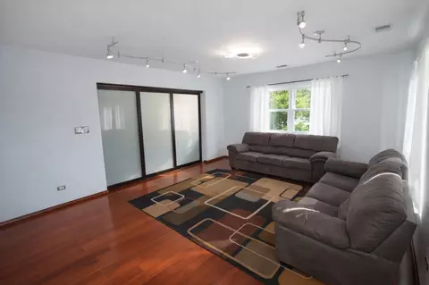 Living - 17115 Park Ave, Lansing, IL 60438 photo 2 of 2
