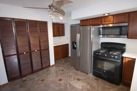 Kitchen - 17115 Park Ave, Lansing, IL 60438 photo 1 of 2