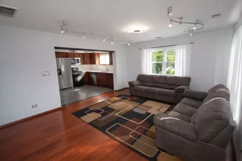 Living - 17115 Park Ave, Lansing, IL 60438 photo 1 of 2