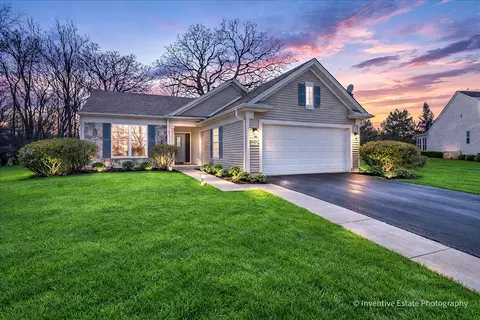 12334 Daphne Dr, Huntley, IL 60142