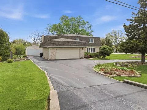 1735 Larson Ln, Roselle, IL 60172