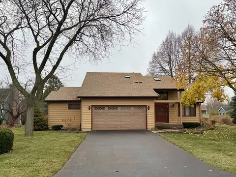 3 Windjammer Ct, Third Lake, IL 60030