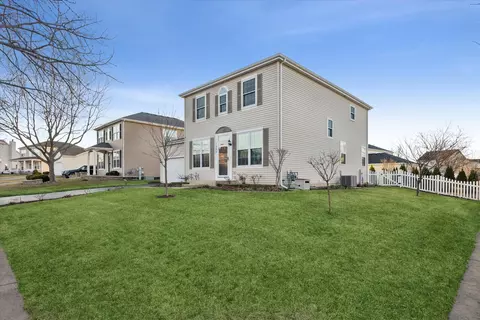 1880 Bluestem Cir, Aurora, IL 60504