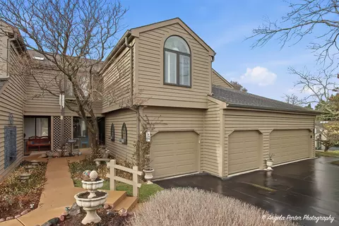 890 Shoreline Rd, Lake Barrington, IL 60010