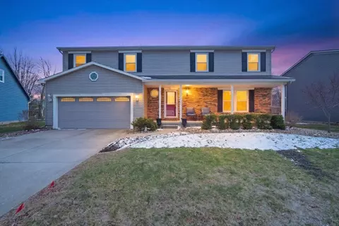 211 Lake Shore Cir, Bloomington, IL 61704