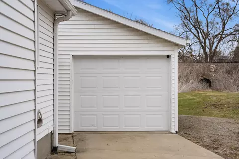 Exterior - 418 E Wall St, Morrison, IL 61270 photo 4 of 6