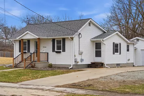 Exterior - 418 E Wall St, Morrison, IL 61270 photo 2 of 6