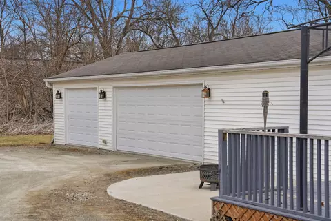 Exterior - 418 E Wall St, Morrison, IL 61270 photo 3 of 6