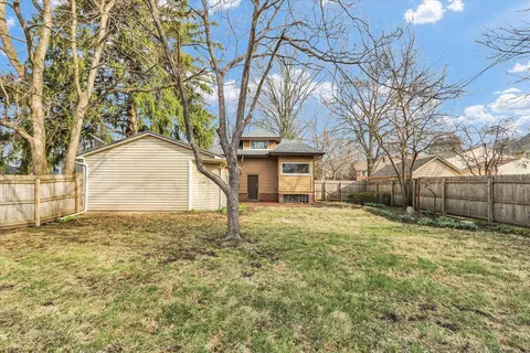 Exterior - 809 W John St, Champaign, IL 61820 photo 9 of 11