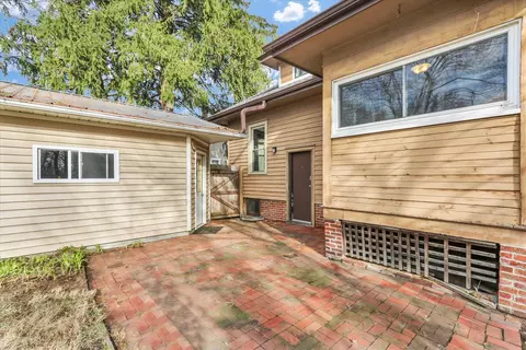 Exterior - 809 W John St, Champaign, IL 61820 photo 10 of 11