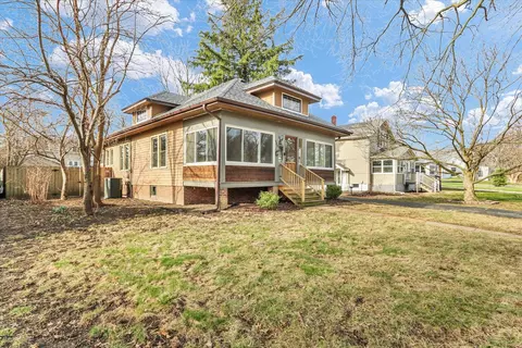 Exterior - 809 W John St, Champaign, IL 61820 photo 4 of 11