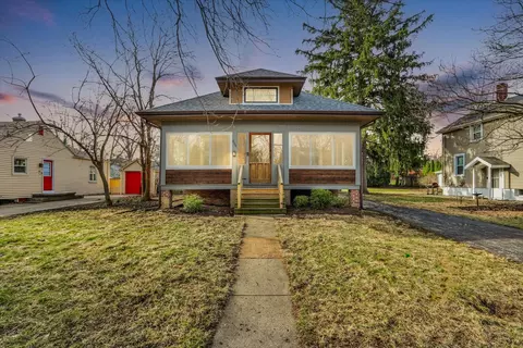 Exterior - 809 W John St, Champaign, IL 61820 photo 3 of 11