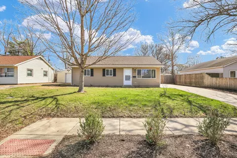 1902 Garden Hills Dr, Champaign, IL 61821