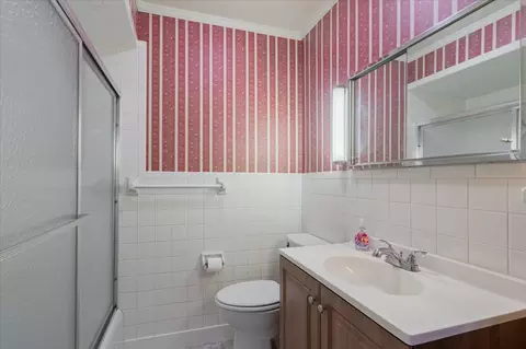Bath - 402 S Blair Dr, Normal, IL 61761 photo 1 of 3