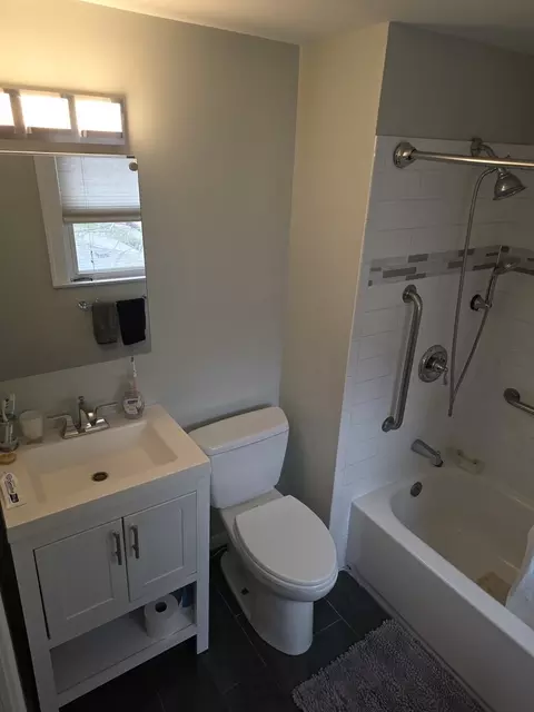 Bath - 1235 Park Ave, River Forest, IL 60305 photo 3 of 7