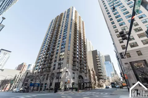70 W Huron St #2207, Chicago, IL 60654