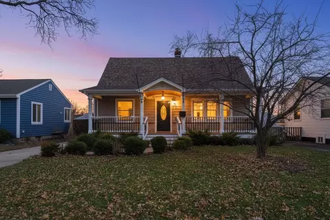 251 N Michigan Ave, Villa Park, IL 60181