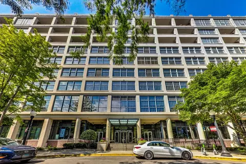 900 N Kingsbury St #744, Chicago, IL 60610