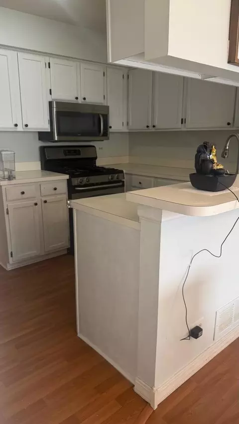 Kitchen - 4791 Amber Cir, Hoffman Estates, IL 60192 photo 2 of 2