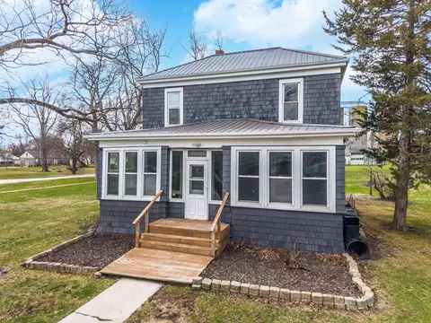 26 Lafayette St, Saunemin, IL 61769