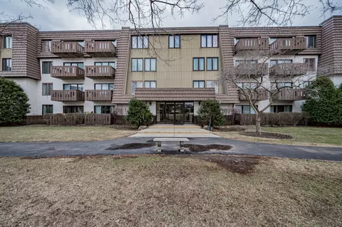 12900 W Heiden Cir #4204, Lake Bluff, IL 60044