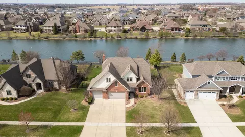 2067 Edgeview Dr, New Lenox, IL 60451
