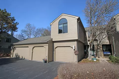 328 Indian Pt #328, Lake Barrington, IL 60010